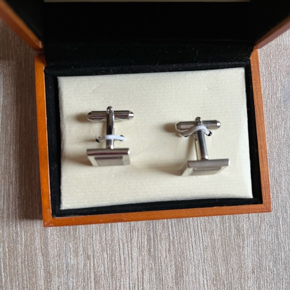 Roundtree & York silver two-toned cuff links - Picture 3 of 6